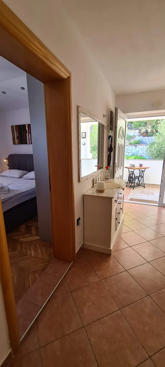 Room — 7